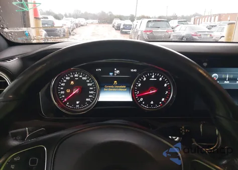 2017 Mercedes-Benz E 300 4Matic z USA, uszkodzony, nr VIN WDDZF4KB2HA049191